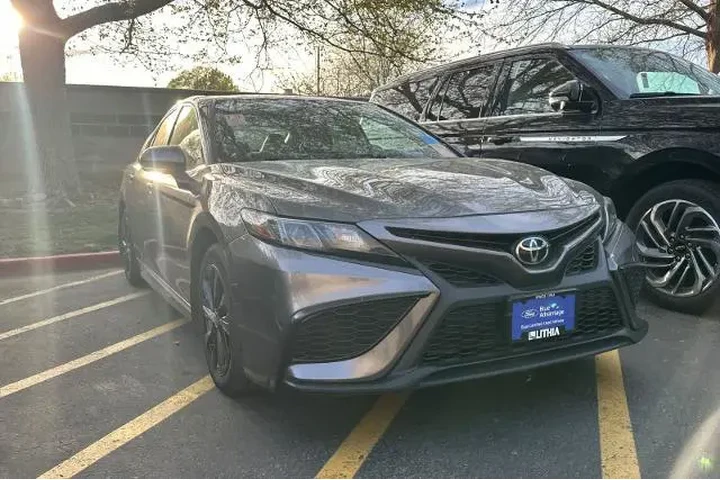 $27995 : Toyota Camry 2024 SE Nightsh image 3