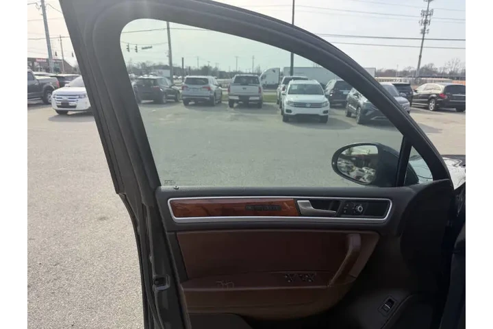 $8999 : 2012 Touareg VR6 Sport image 10
