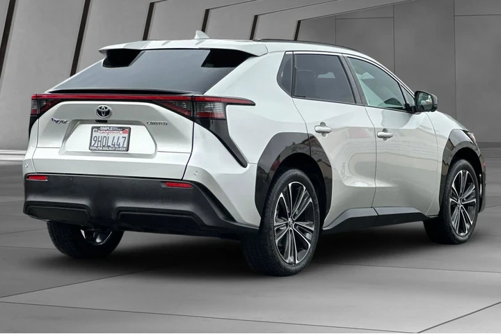 $25500 : Toyota bZ4X 2023 Limited 4dr image 4