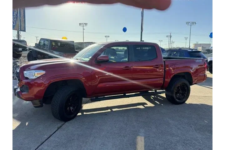 $23687 : Toyota Tacoma 2021 4x2 SR5 4 image 8