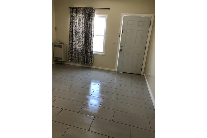 $1495 : Single, 1st floor, Los Angeles image 2