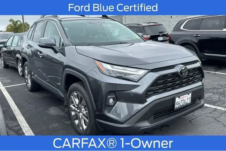 $35991 : Toyota RAV4 2023 AWD XLE Pre image 2