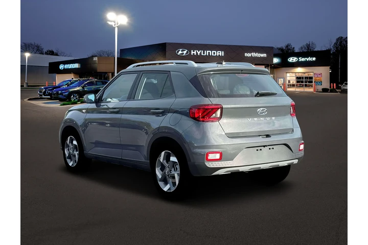 $23602 : Hyundai VENUE 2026 SEL 4dr C image 5