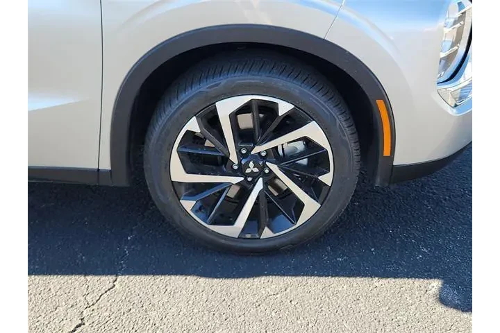 $28918 : Mitsubishi Outlander 2024 SE image 5