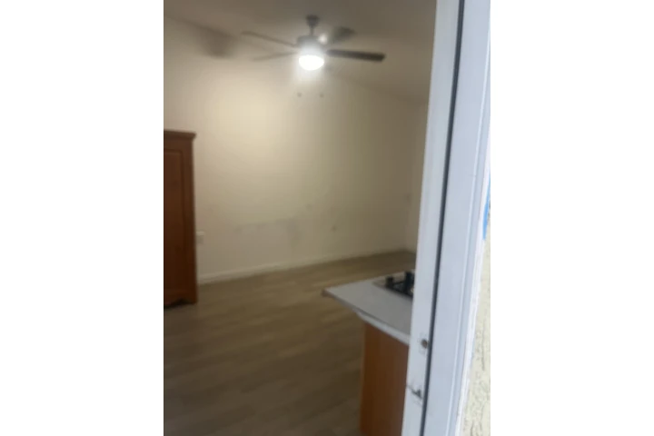 $1100 : studio de renta image 5