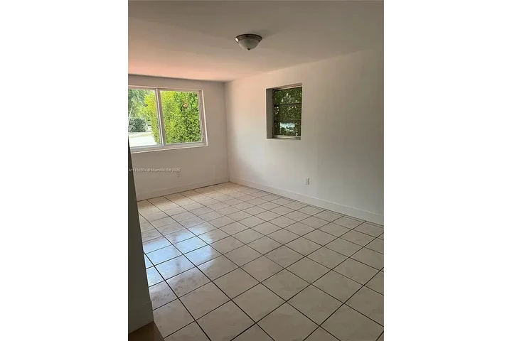 $800 : Beautiful Home..Miami image 3