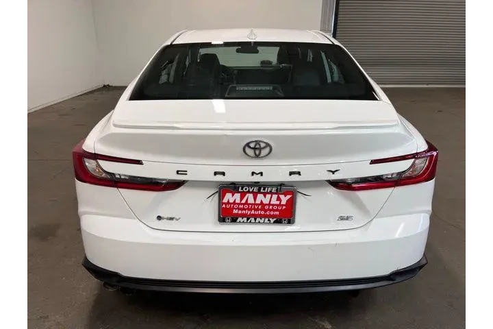 $28915 : Toyota Camry 2025 SE 4dr Sed image 4