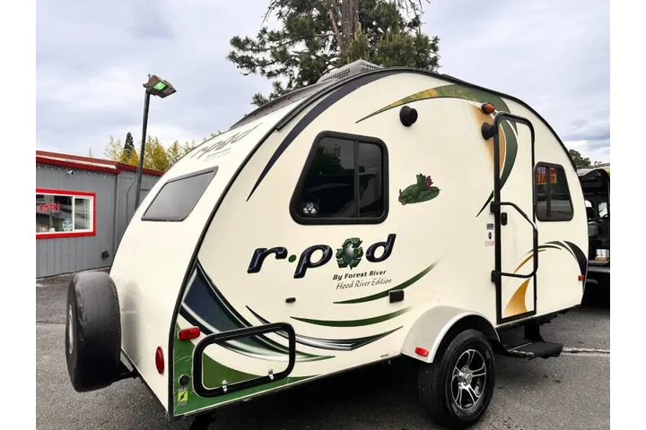 $10900 : 2015 Forest River R-POD 171RP image 4