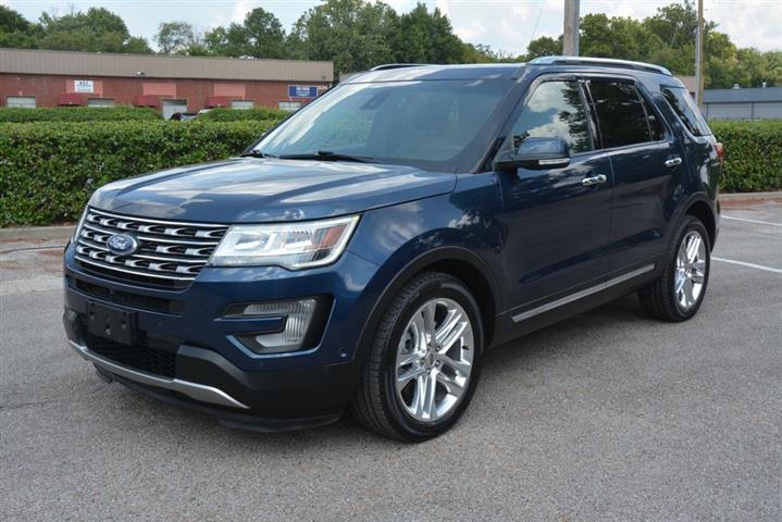 2017 Explorer Limited image 1