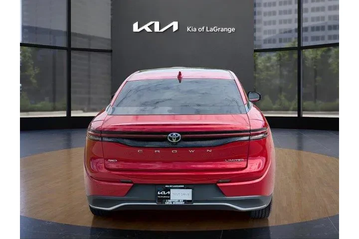 Toyota Crown 2023 AWD Limite image 6