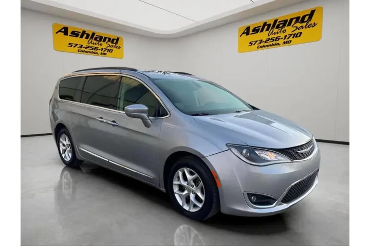 $10900 : 2017 Pacifica Touring-L image 8