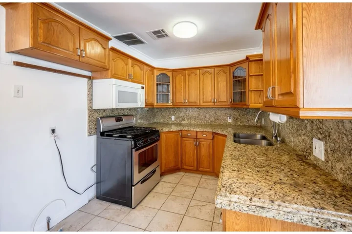$2500 : 3Bed/2Bath Home in West Adams image 4