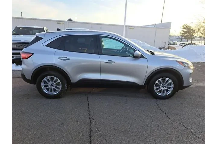 $17063 : Ford Escape 2020 AWD SE 4dr image 6