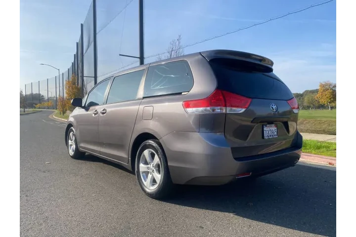 $10995 : 2014 Sienna L 7-Passenger image 5