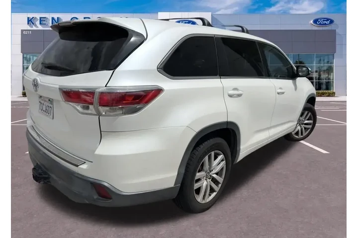 $15143 : Toyota Highlander 2016 LE 4d image 6