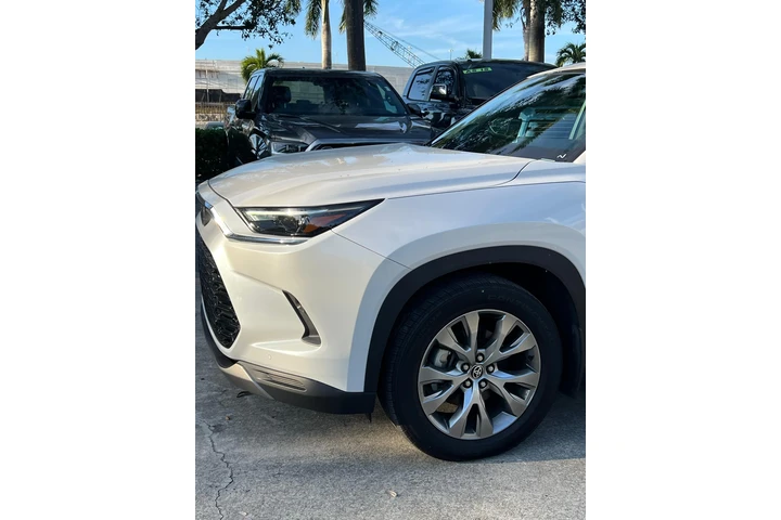 $47000 : TOYOTA GRAND HIGHLANDER LIMITE image 5