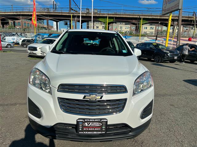 $8569 : 2015 Trax LS image 2