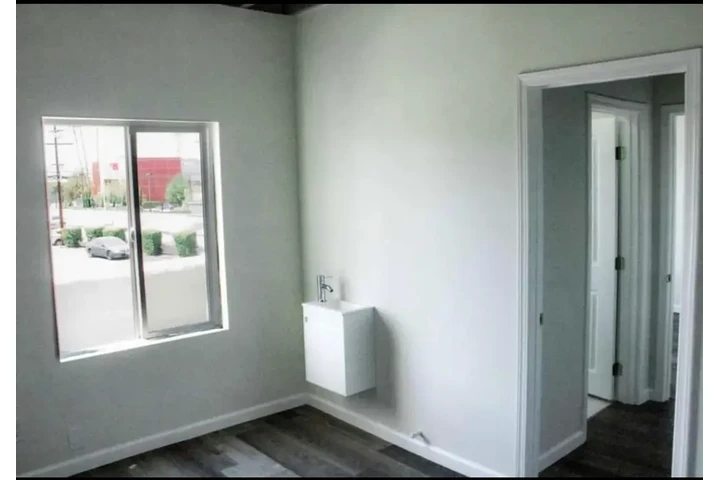 $1050 : Peaceful home image 7