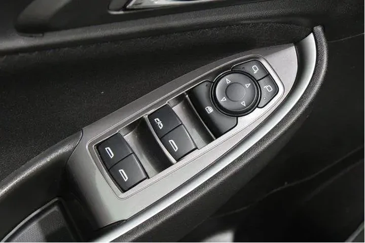 $21988 : Chevrolet Malibu 2024 LT 4dr image 4