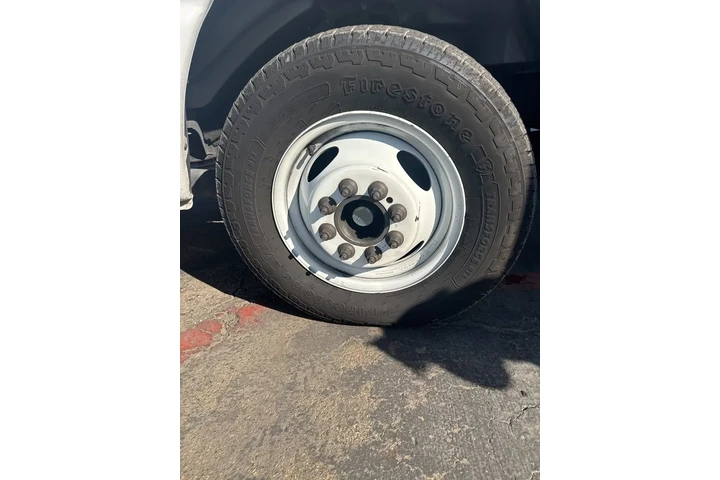 $31300 : Ford E-Series 2022 E-350 SD image 9