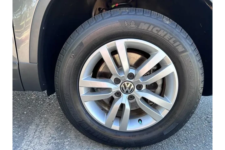 $9995 : 2012 Tiguan S image 7