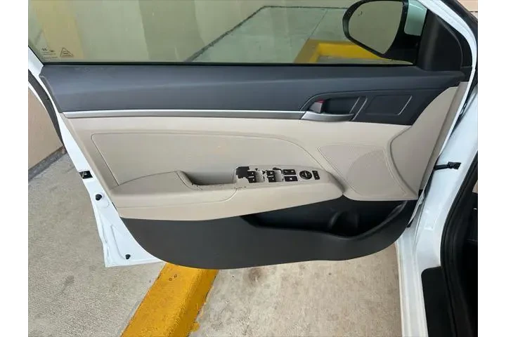 $12795 : Hyundai ELANTRA 2018 Value E image 9