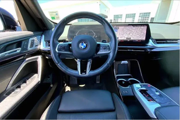 $31893 : BMW X1 2023 AWD xDrive28i 4d image 6