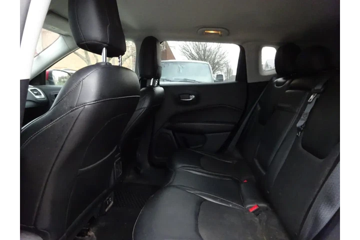 $9800 : 2018 Compass Latitude 4x4 image 9