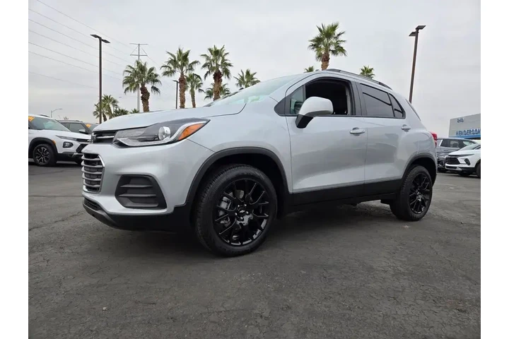 $17993 : Chevrolet Trax 2022 AWD LT 4 image 2