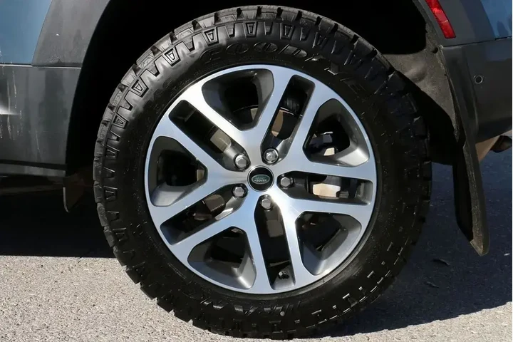 $36995 : Land Rover Defender 2023 AWD image 8