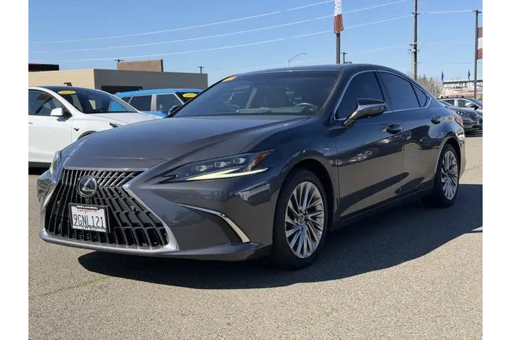 $35991 : Lexus ES 300h 2023 Luxury 4d image 4