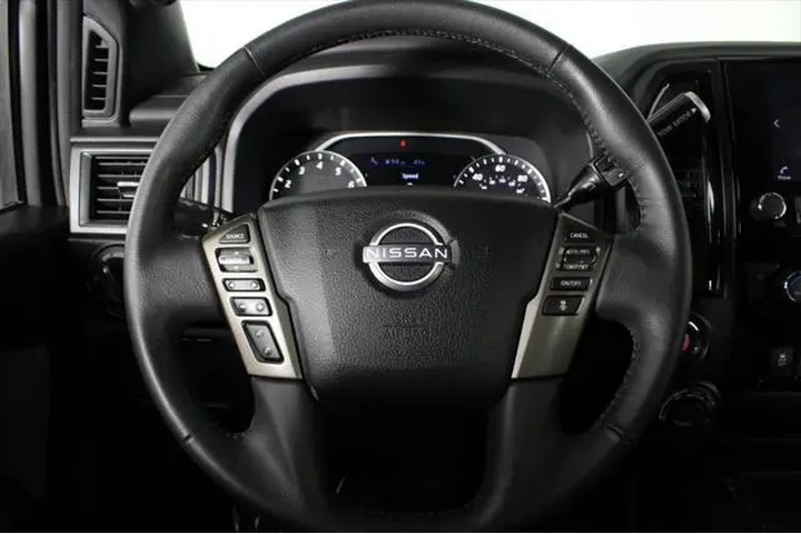 $39987 : Nissan Titan 2024 4x4 SV 4dr image 10