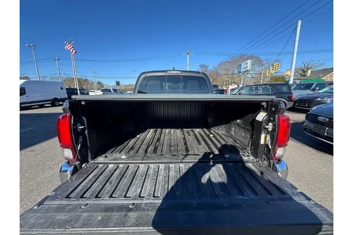 $30700 : Toyota Tacoma 2019 4x4 TRD P image 9