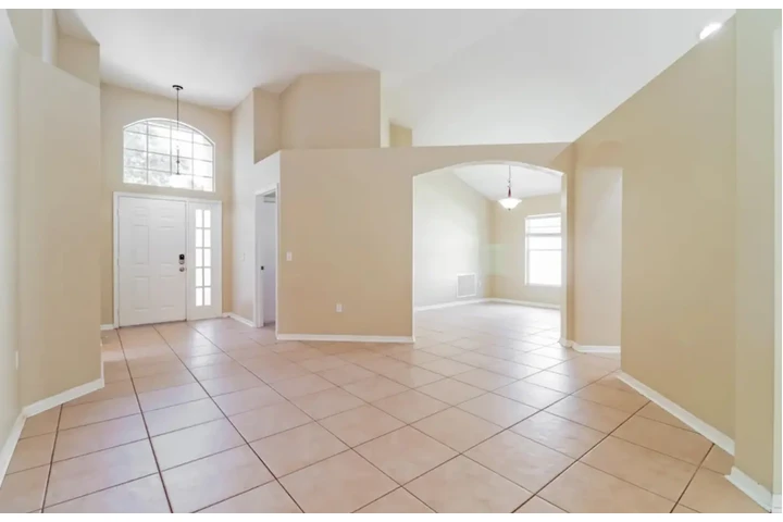 $1200 : This standout house image 2