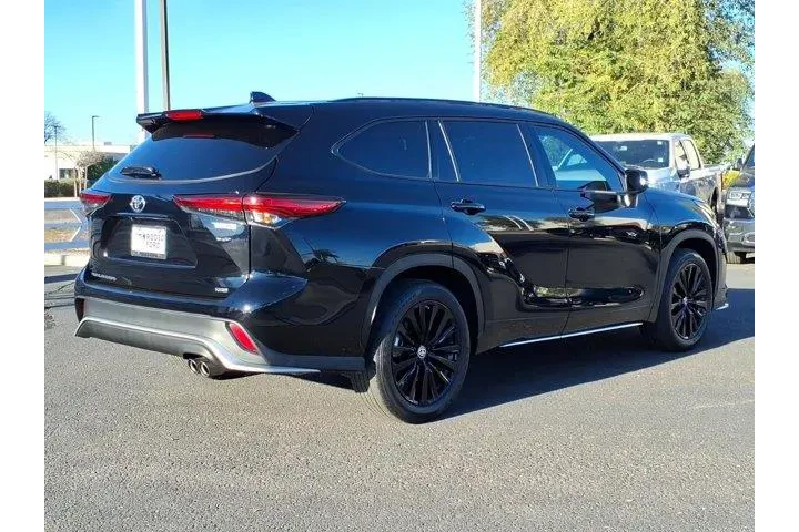 $37777 : Toyota Highlander 2023 LE 4d image 5