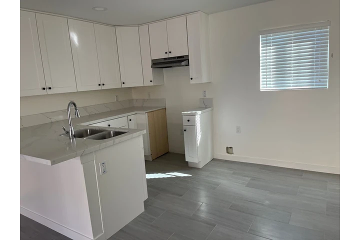 $2975 : Casa nueva para rentar image 6