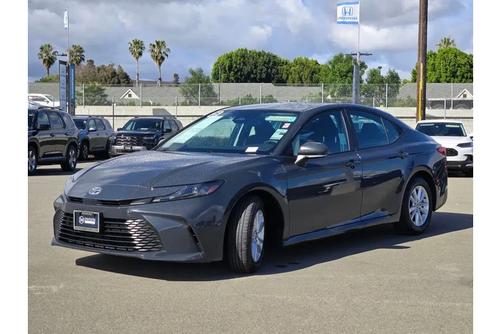 $28588 : Toyota Camry 2025 SE 4dr Sed image 4