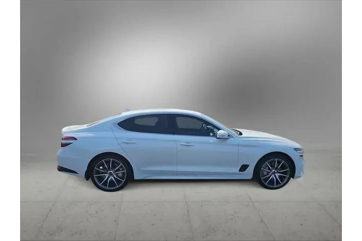 $32500 : Genesis G70 2025 AWD 2.5T St image 9