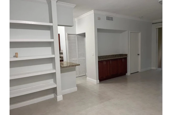 $2200 : Apto Remodelado con  /Laundry image 5