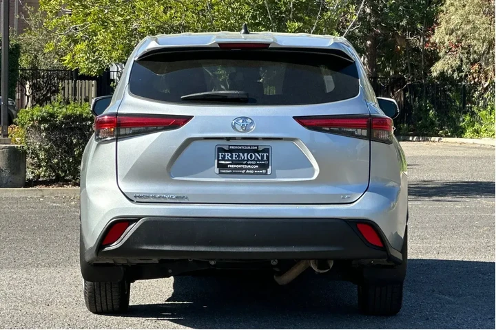 $29998 : Toyota Highlander 2023 L 4dr image 4