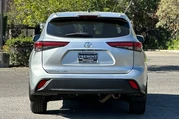 $29998 : Toyota Highlander 2023 L 4dr thumbnail
