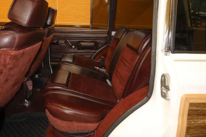 $69988 : 1987 GRAND WAGONEER image 8
