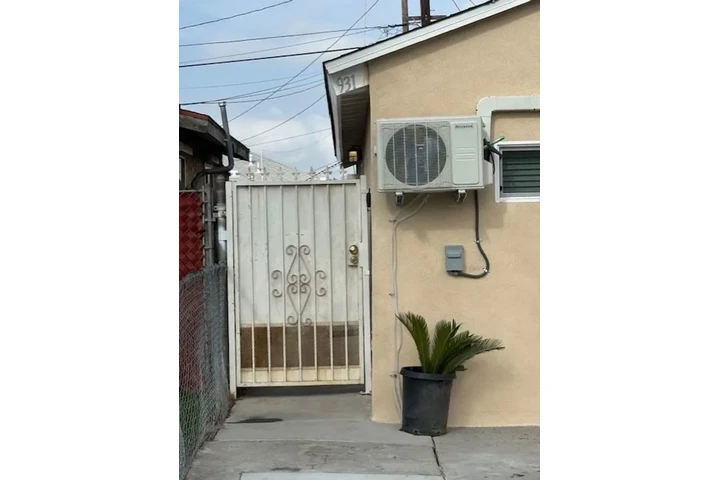 $850 : 1bed 1bath ADU in Compton, CA image 2