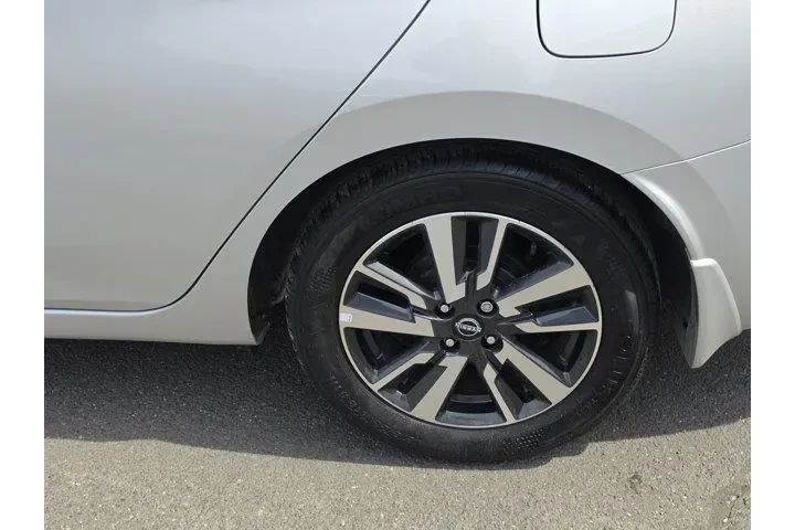 $16555 : Nissan Versa 2025 SV 4dr Sed image 8