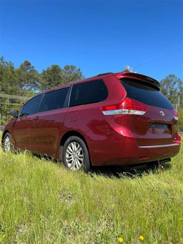 $8900 : 2011 TOYOTA SIENNA image 5