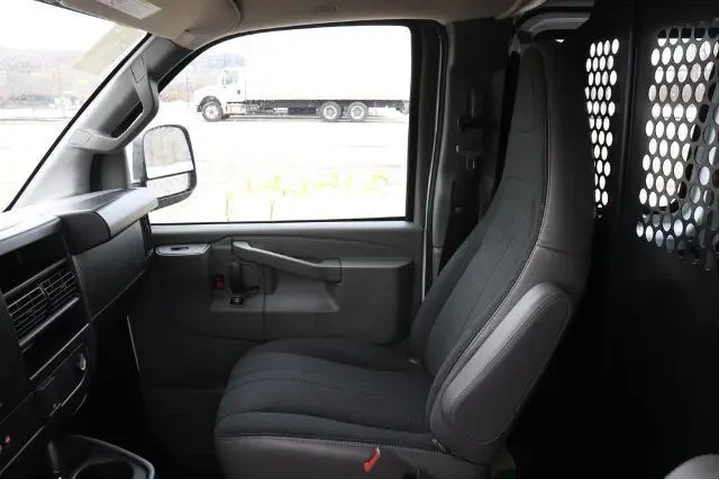 $31950 : Chevrolet Express 2024 2500 image 10