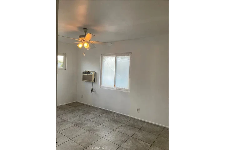 $750 : Beautiful ..Fontana, CA image 3