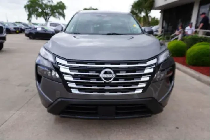 $23288 : Nissan Rogue 2024 SV 4dr Cro image 2