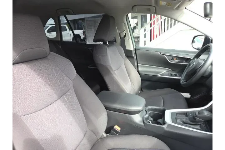 $25995 : Toyota RAV4 2021 XLE 4dr SUV image 6