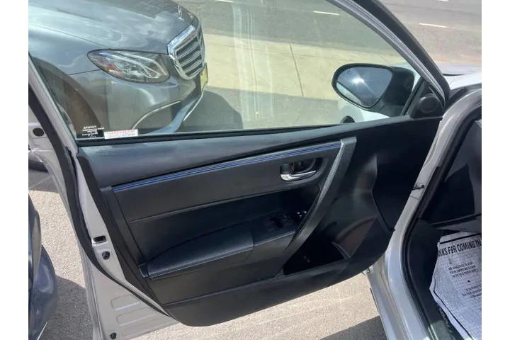 $11999 : 2017 Corolla SE image 10